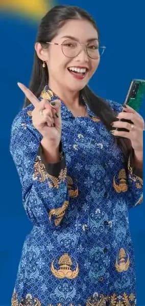 Peserta Akademi ASN berseragam batik menunjuk Paket Hemat Komplit